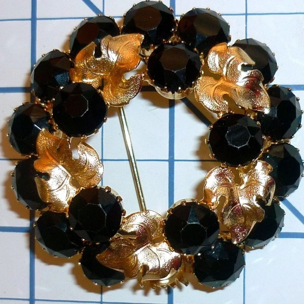 Vintage WEISS Signed Black Rhinestone Wreath Brooch Tiered Leaf Pin MCM‎